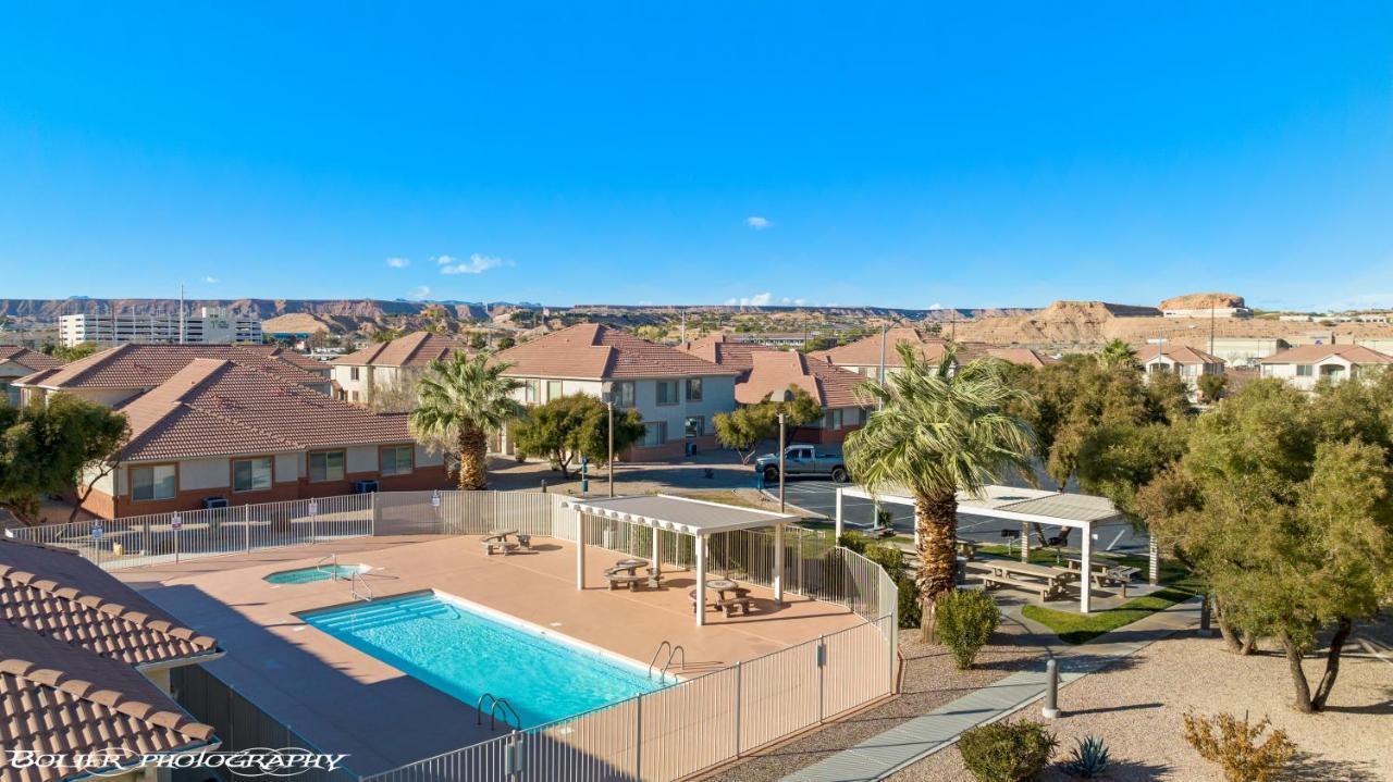 Beautiful At The Springs By Cool Mesquite
